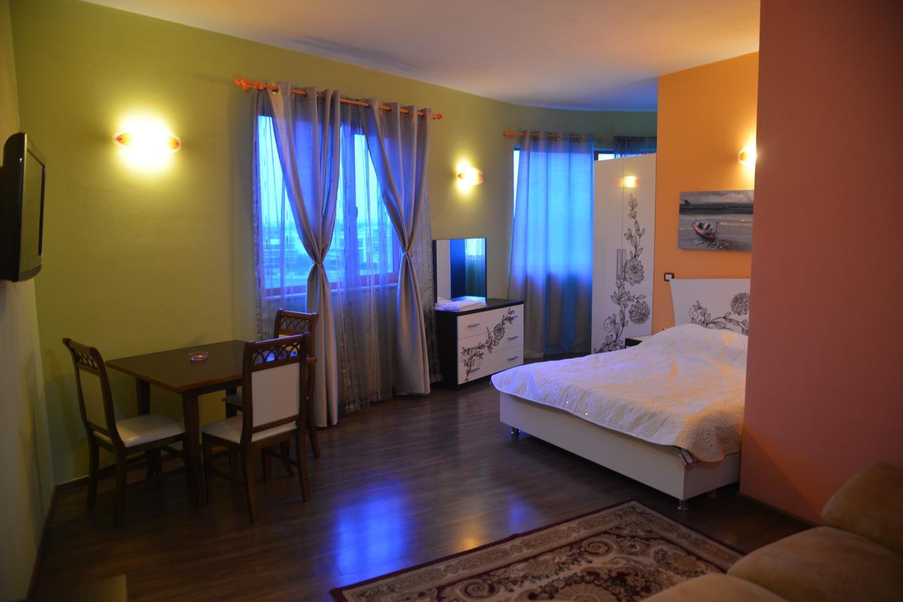 Royal Gaz Hotel Дуррес Экстерьер фото